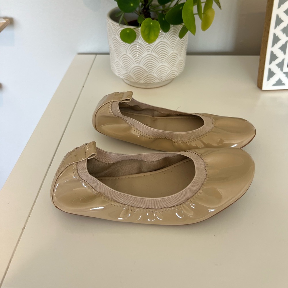 Yosi Samira patented leather flats
